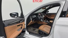 2022 BMW 5-Series 520i M Sport — фото 13