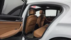 2022 BMW 5-Series 520i M Sport — фото 17