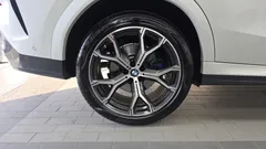 2022 BMW X6 xDrive40i M Sport, белый — фото 5