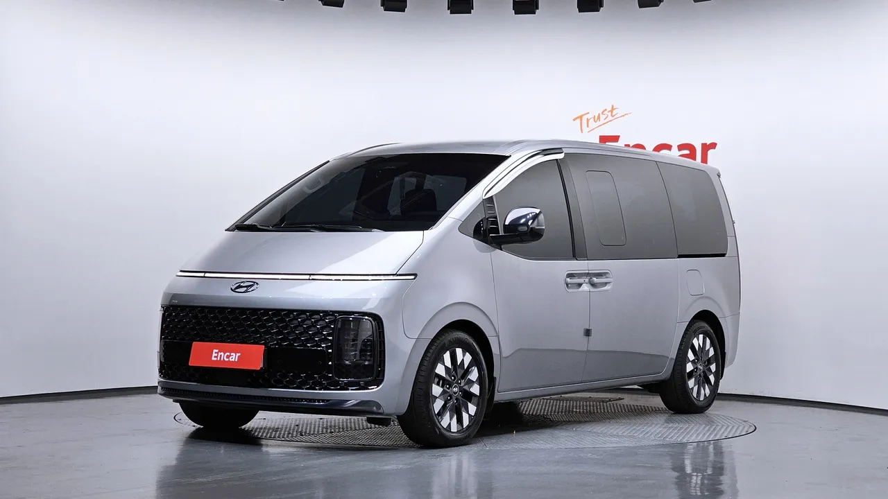 2023 Hyundai Staria Lounge 9-Seater