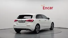 2021 Mercedes-Benz A-Class A220 Hatchback, белый — фото 2