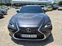 2023 Lexus ES Luxury Plus — фото 2