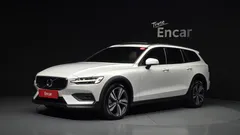 2021 Volvo V60 B5 Pro AWD, белый — фото 1