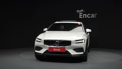 2021 Volvo V60 B5 Pro AWD, белый — фото 3