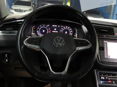 2022 Volkswagen Tiguan 2.0 TSI Prestige — фото 10