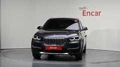 2022 BMW X1 xDrive 20i xLine, серый — фото 3