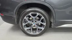 2022 BMW X1 xDrive 20i xLine, серый — фото 5