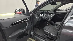 2022 BMW X1 xDrive 20i xLine, серый — фото 10