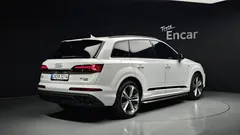 2022 Audi Q7 55 TFSI Quattro Premium — фото 2