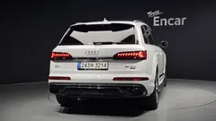 2022 Audi Q7 55 TFSI Quattro Premium — фото 4