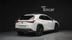 2021 Lexus UX 2.0 2WD, белый — фото 2
