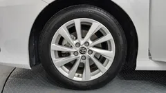 2023 Toyota Camry 2.5 LE Hybrid, белый — фото 5