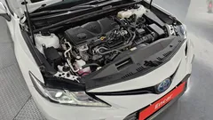 2023 Toyota Camry 2.5 LE Hybrid, белый — фото 6