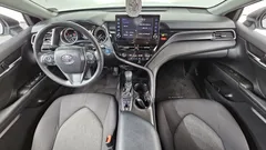 2023 Toyota Camry 2.5 LE Hybrid, белый — фото 7