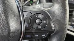 2023 Toyota Camry 2.5 LE Hybrid, белый — фото 16