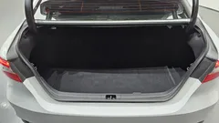 2023 Toyota Camry 2.5 LE Hybrid, белый — фото 17