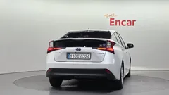 2022 Toyota Prius 1.8, белый — фото 4