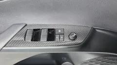 2022 Toyota Prius 1.8, белый — фото 11