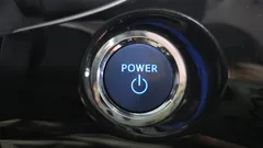 2022 Toyota Prius 1.8, белый — фото 20