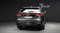 2022 Audi Q8 55 TFSI Quattro Premium — фото 4