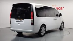 2023 Hyundai Staria Tourer 11-Seater — фото 2