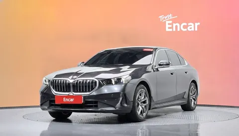 2024 BMW 5-Series 520i