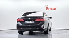 2024 BMW 5-Series 520i, серый — фото 4