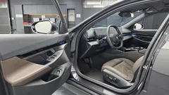 2024 BMW 5-Series 520i, серый — фото 10