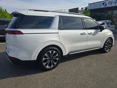 2023 Kia Carnival Diesel 9-Seater Noblesse — фото 4