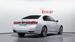 2022 BMW 7-Series 730d xDrive Design Pure Excellence, белый — фото 2