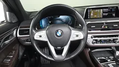 2022 BMW 7-Series 730d xDrive Design Pure Excellence, белый — фото 13