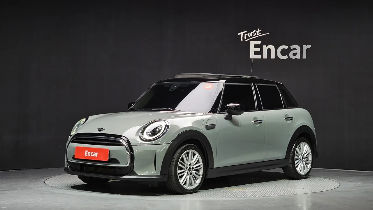 2022 Mini Cooper 5-Door Classic Plus