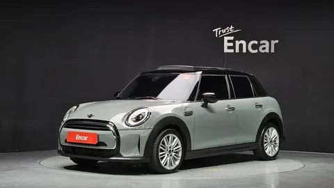 2022 Mini Cooper 5-Door Classic Plus
