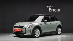 2022 Mini Cooper 5-Door Classic Plus — фото 1