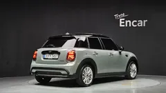 2022 Mini Cooper 5-Door Classic Plus — фото 2
