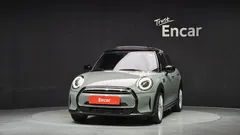 2022 Mini Cooper 5-Door Classic Plus — фото 3