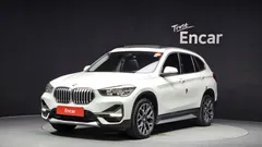 2022 BMW X1 xDrive 20i xLine, белый — фото 1