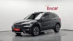 2022 BMW X1 xDrive 20i xLine, серый — фото 1