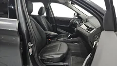 2022 BMW X1 xDrive 20i xLine, серый — фото 10