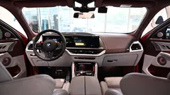 2023 BMW XM 4.4, красный — фото 14