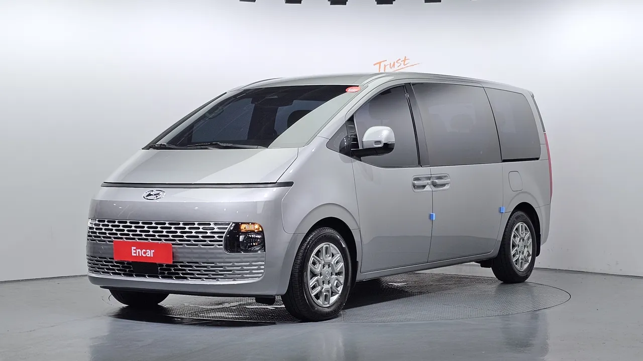 2023 Hyundai Staria Tourer 11-Seater