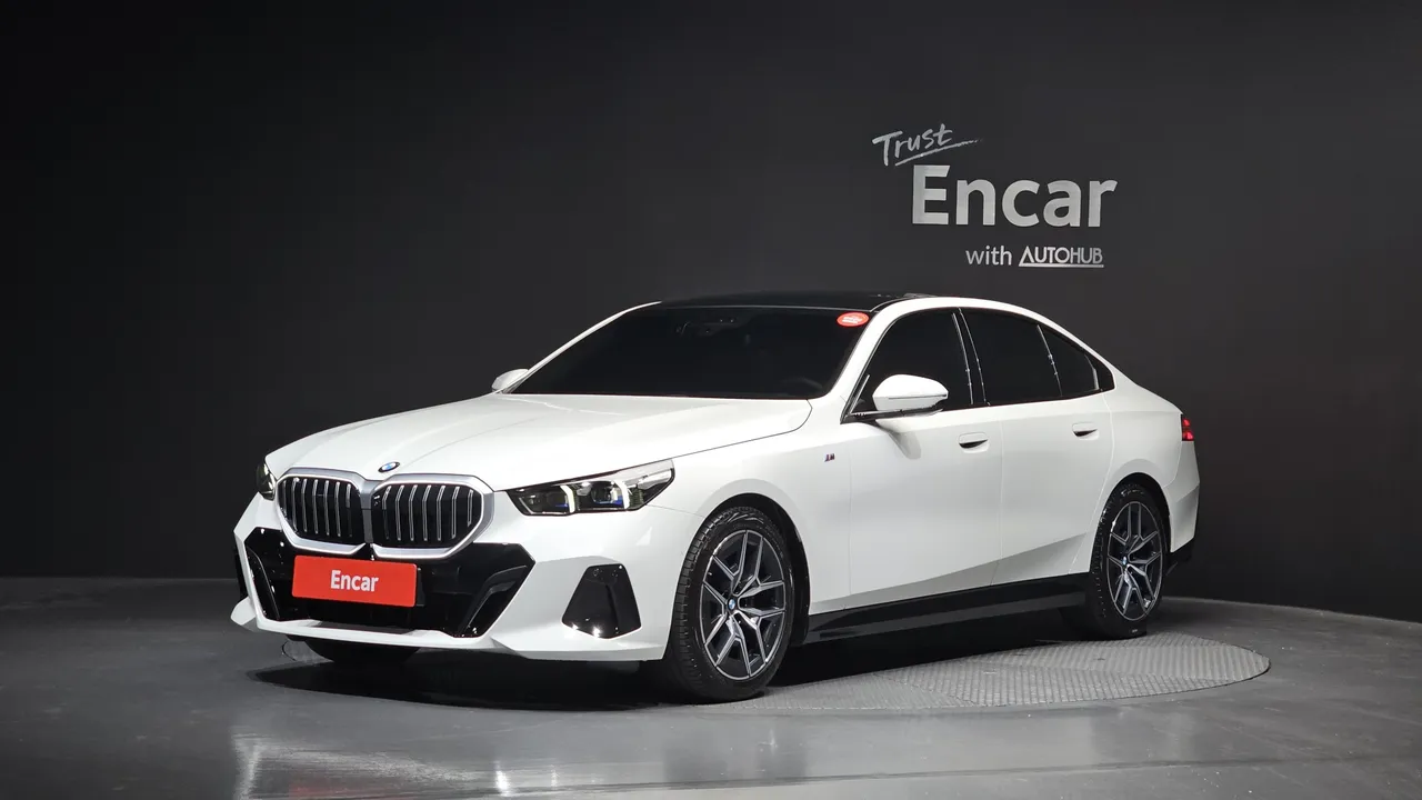 2024 BMW 5-Series 520i M Sport