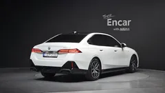 2024 BMW 5-Series 520i M Sport, белый — фото 2