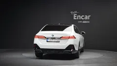 2024 BMW 5-Series 520i M Sport, белый — фото 4
