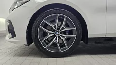 2024 BMW 5-Series 520i M Sport, белый — фото 5