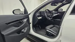 2024 BMW 5-Series 520i M Sport, белый — фото 10