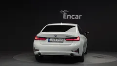 2022 BMW 3-Series 320d Luxury — фото 4