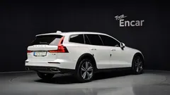 2021 Volvo V60 B5 Pro AWD, белый — фото 2