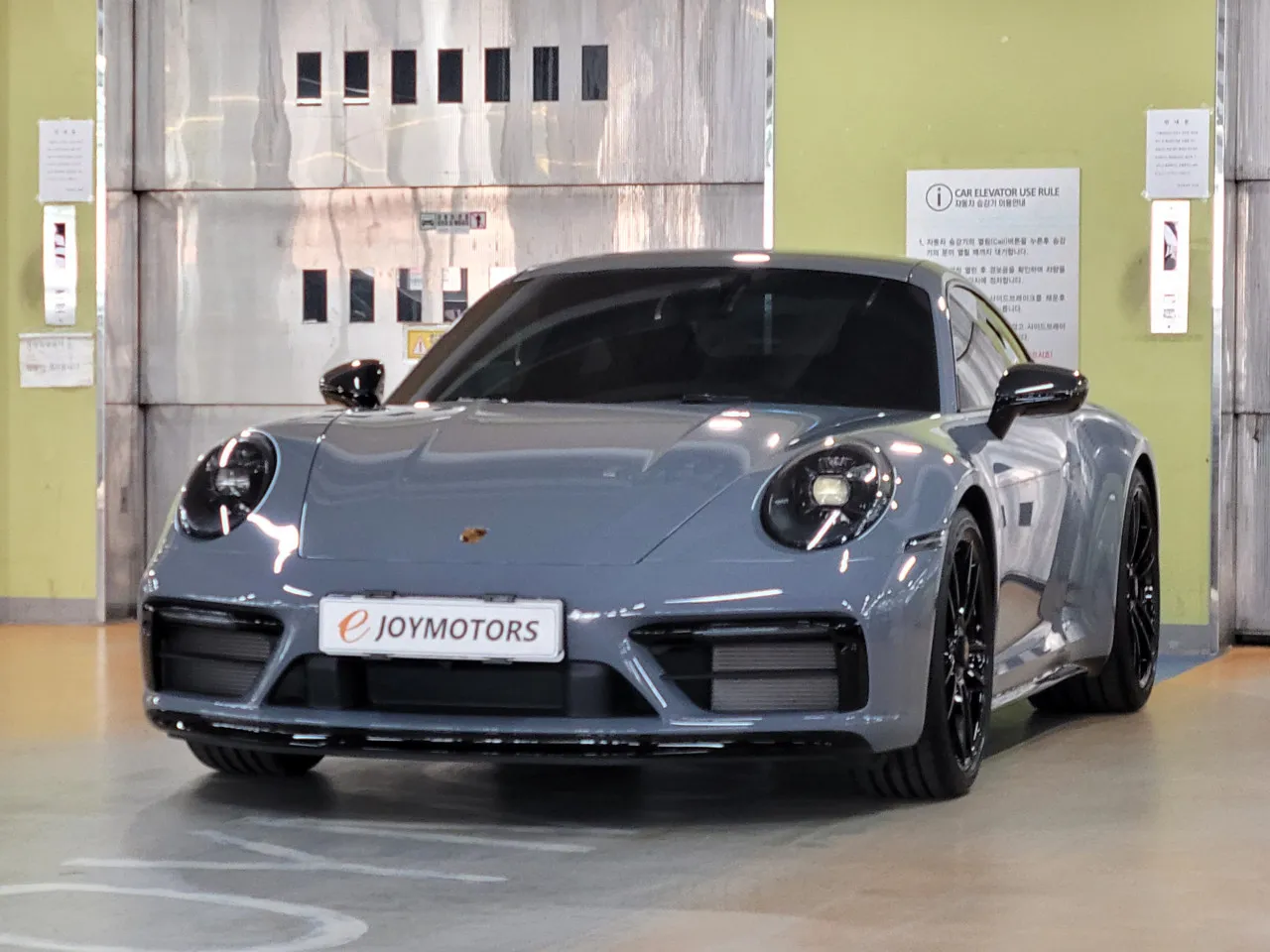 2024 Porsche 911 Carrera 4 GTS