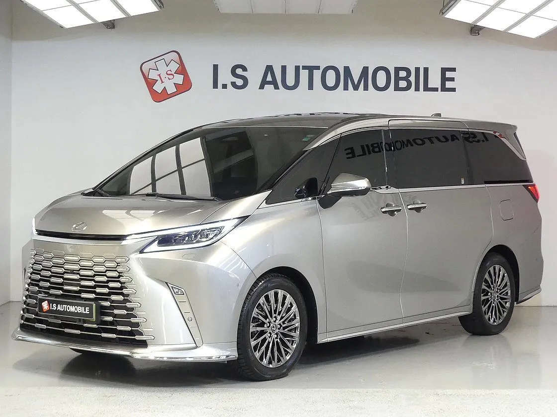2025 Lexus LM 500h Executive